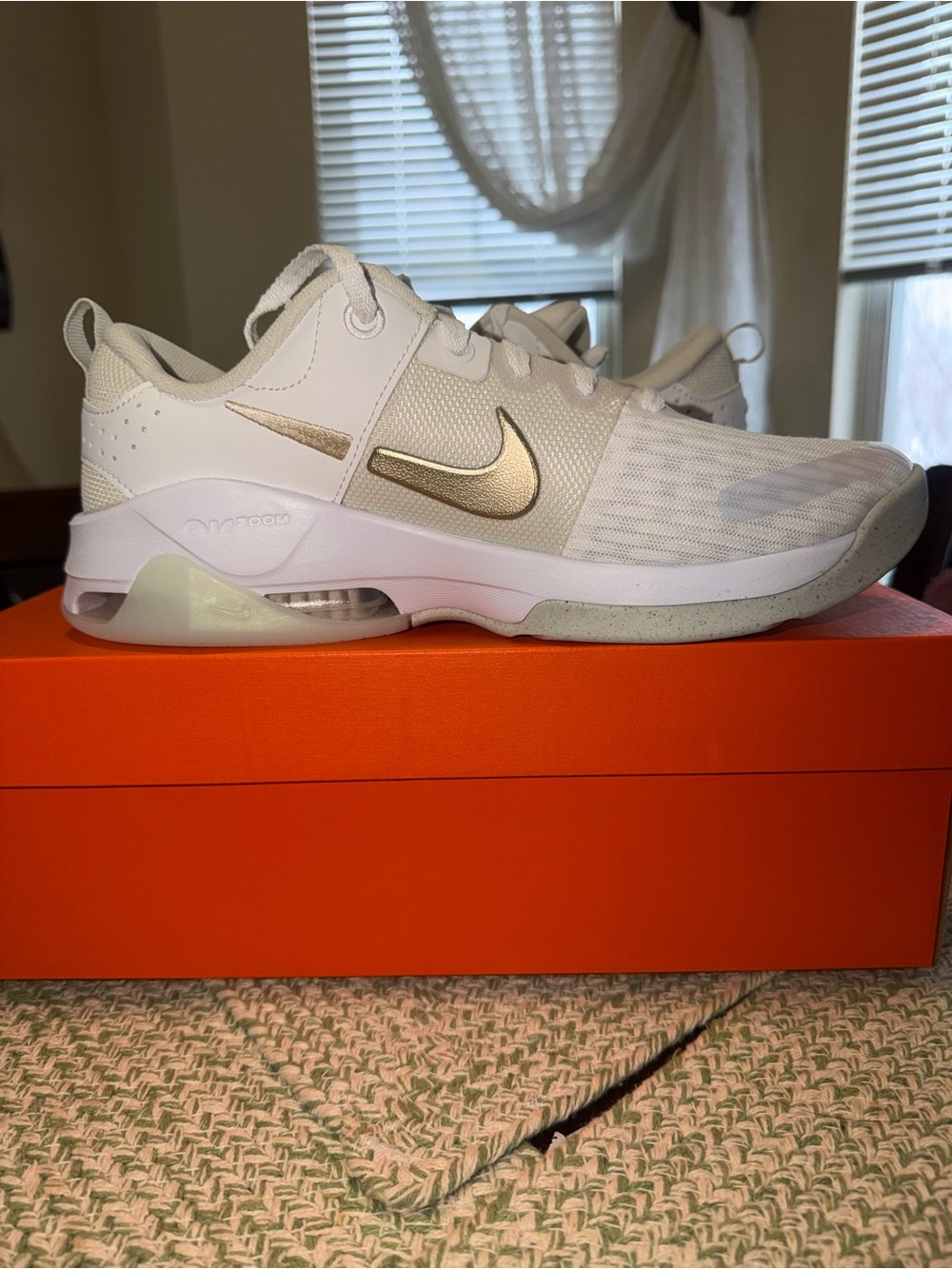Nike women’s Zoom Bella 6 PRM White & Gold Low-Top Trainer size 10 new!! - Picture 1 of 11